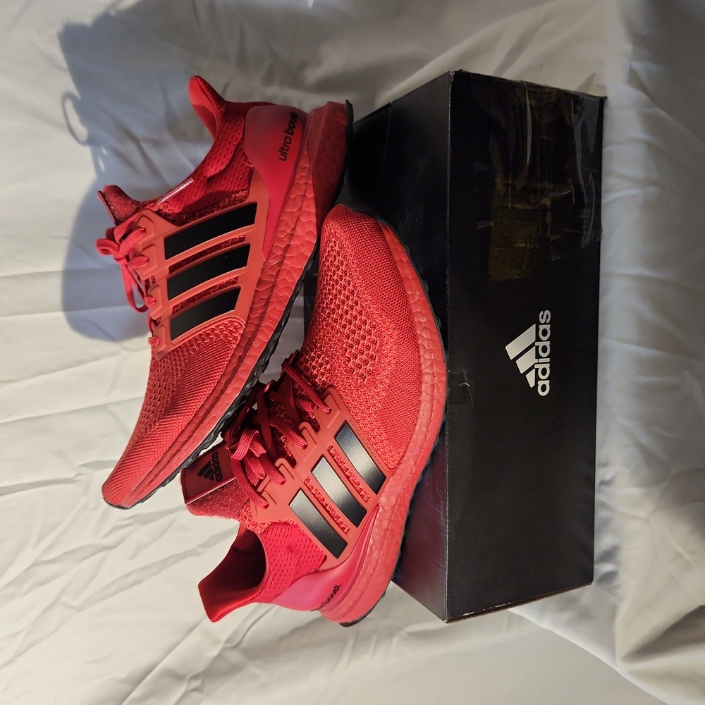 ADIDAS ULTRABOOST